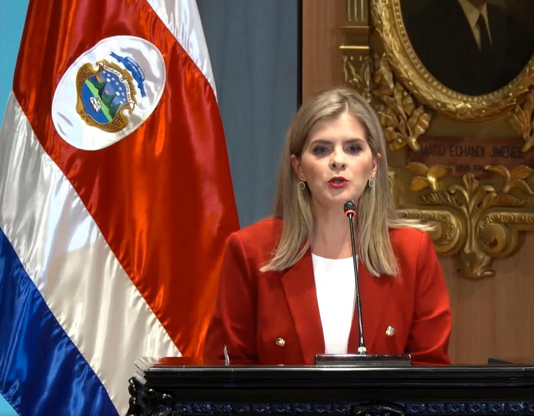 San José. La presidenta de la República, Laura Fernández Delgado, presentó este lunes 27 de julio de 2026 el segundo paquete de proyectos de ley en materia de seguridad ante la Asamblea Legislativa. La entrega se realizó en el marco de la sesión semanal del equipo de Fuerza Élite, la estructura de alto nivel creada por el Ejecutivo para definir y ejecutar la estrategia nacional contra el crimen organizado y la inseguridad.
