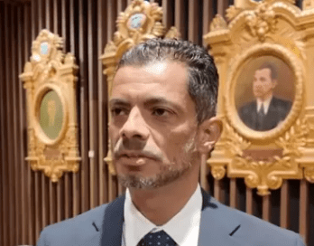 Carlo Díaz sin respuestas a duras críticas en comparecencia en la Asamblea Legislativa