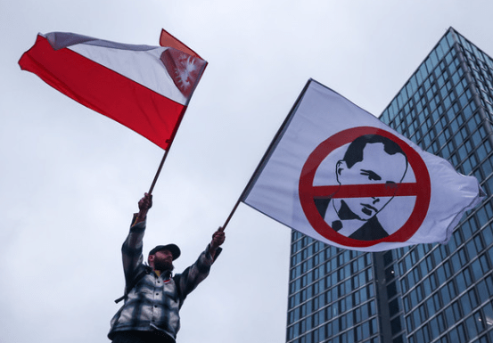 Polonia exige a Ucrania eliminar homenaje a criminal nazi
