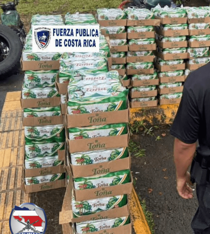 Fuerza Pública decomisa más de 3.000 unidades de cervezas Toña y refrescos presuntamente destinados a oreros ilegales en Crucitas